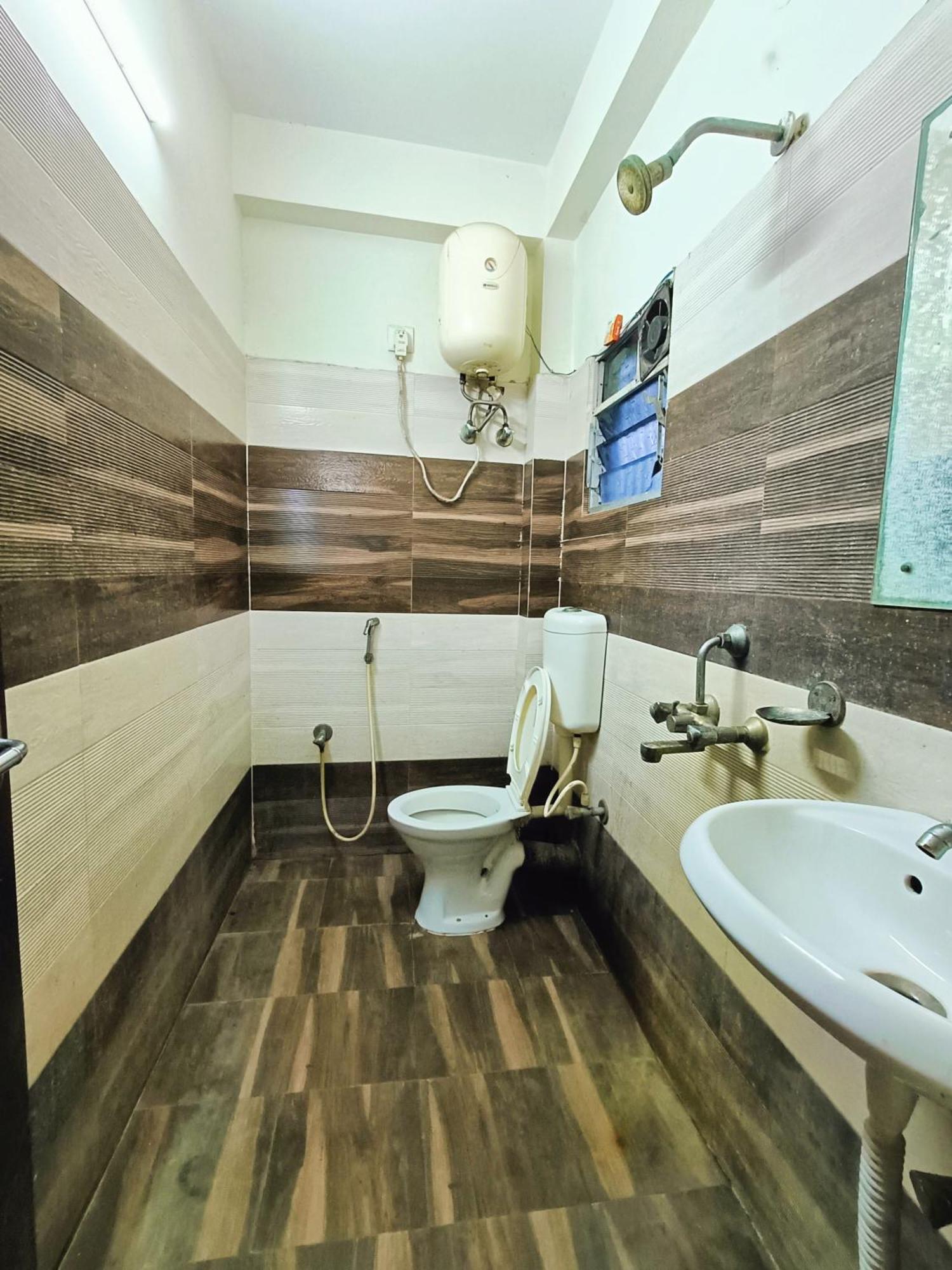 Rest Inn Hotel Newtown Road Near Tata Medical Kolkata Luaran gambar