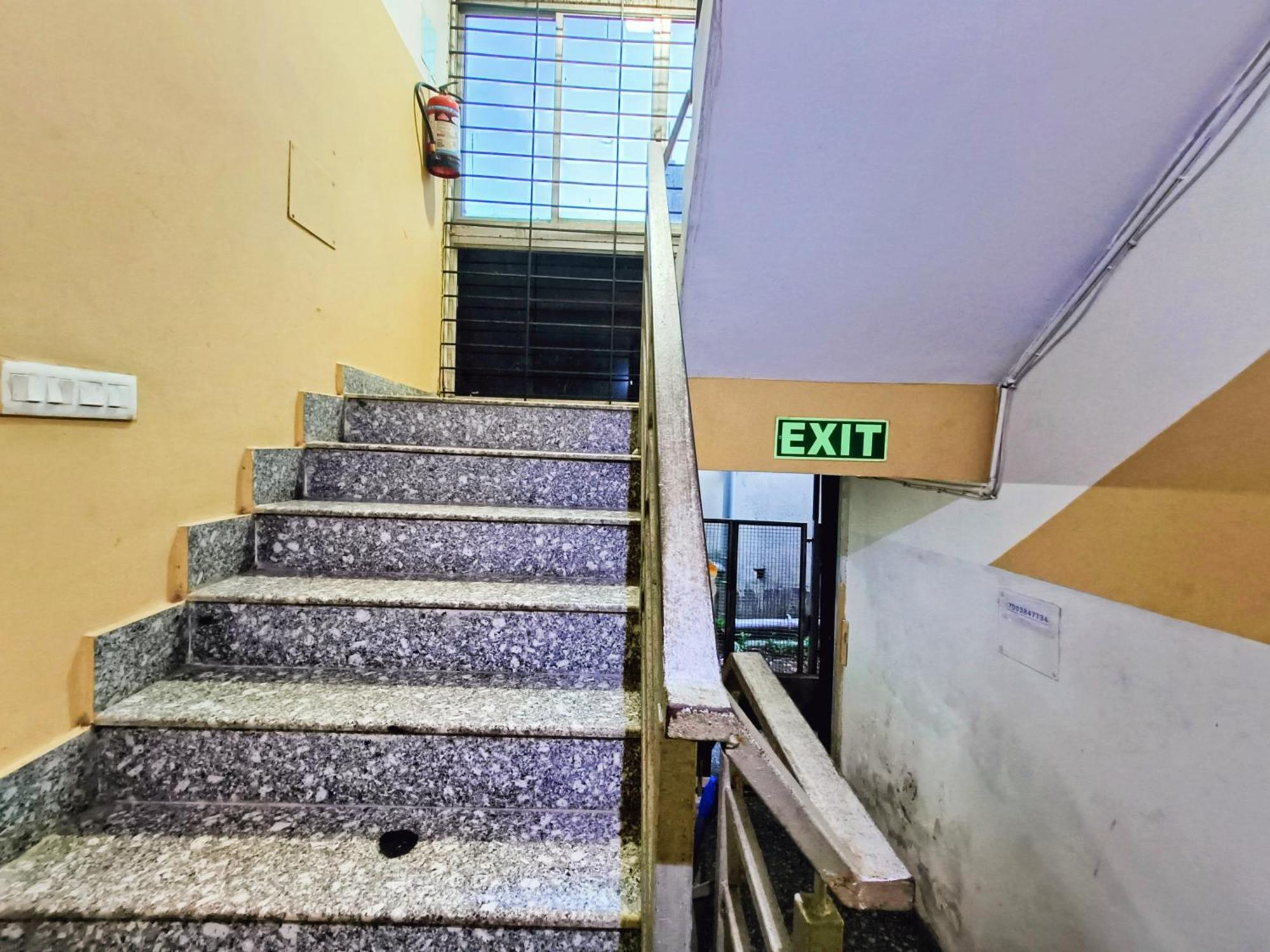 Rest Inn Hotel Newtown Road Near Tata Medical Kolkata Luaran gambar